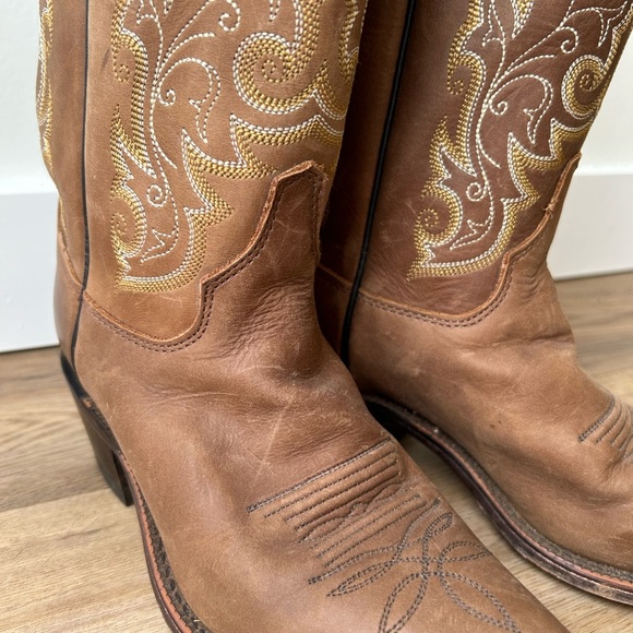 Justin Boots Brown Heeled Western Boots - Picture 2 of 3